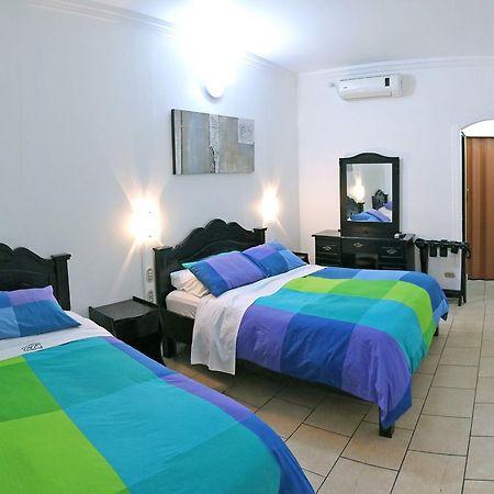 Hotel Eskalima Αλαχουέλα Εξωτερικό φωτογραφία