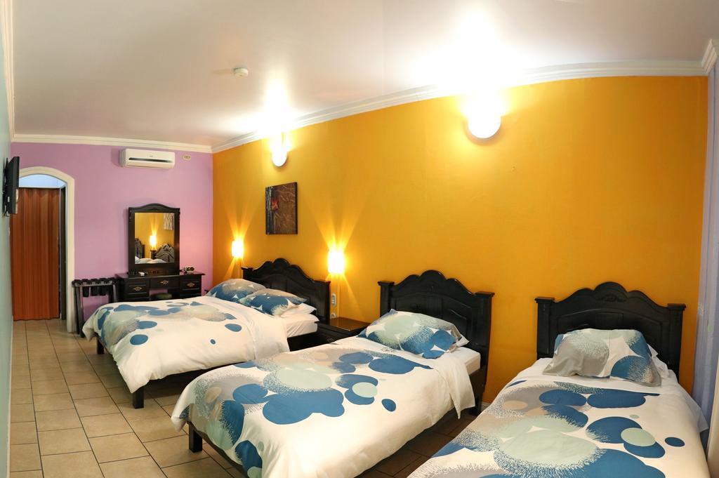 Hotel Eskalima Αλαχουέλα Εξωτερικό φωτογραφία
