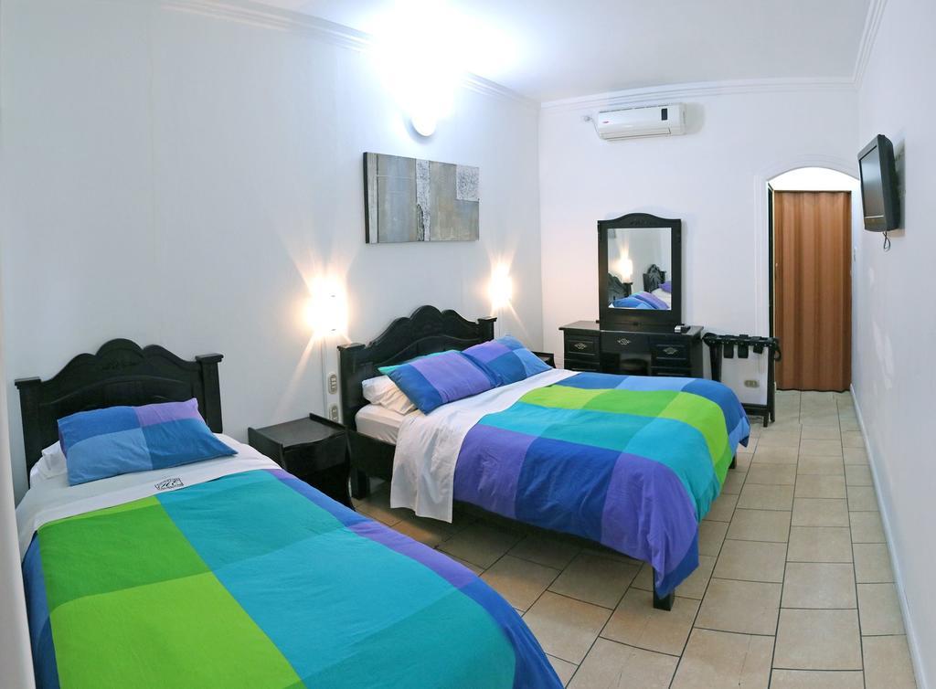 Hotel Eskalima Αλαχουέλα Εξωτερικό φωτογραφία