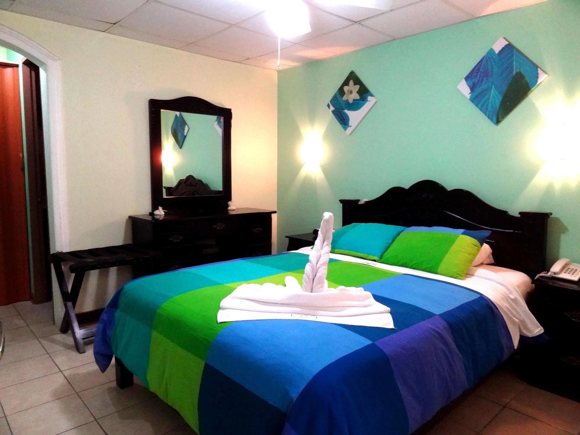 Hotel Eskalima Αλαχουέλα Εξωτερικό φωτογραφία