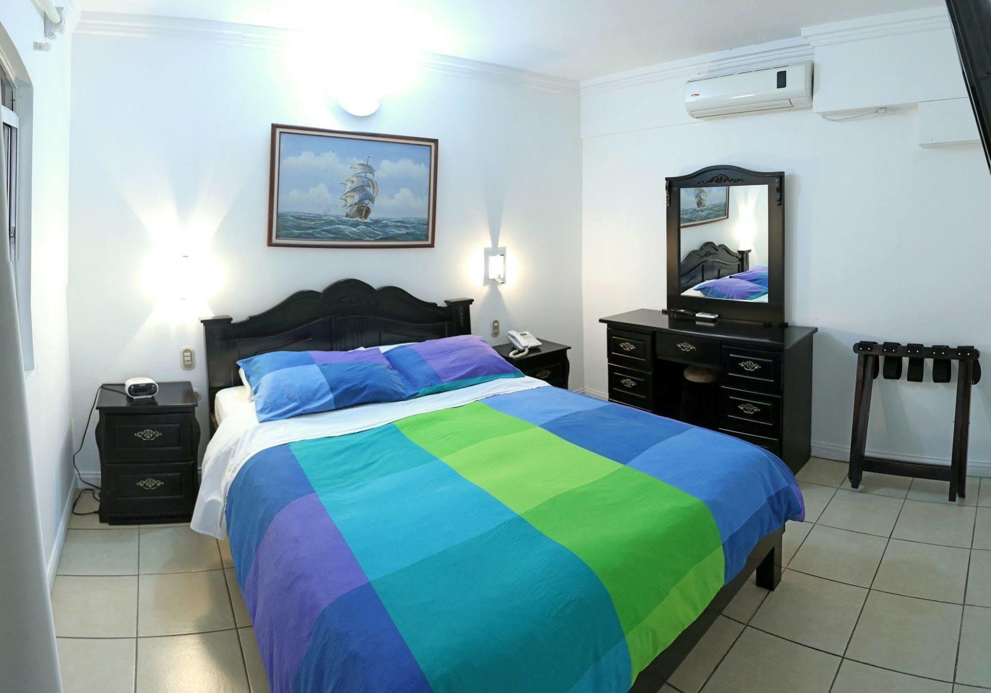 Hotel Eskalima Αλαχουέλα Εξωτερικό φωτογραφία
