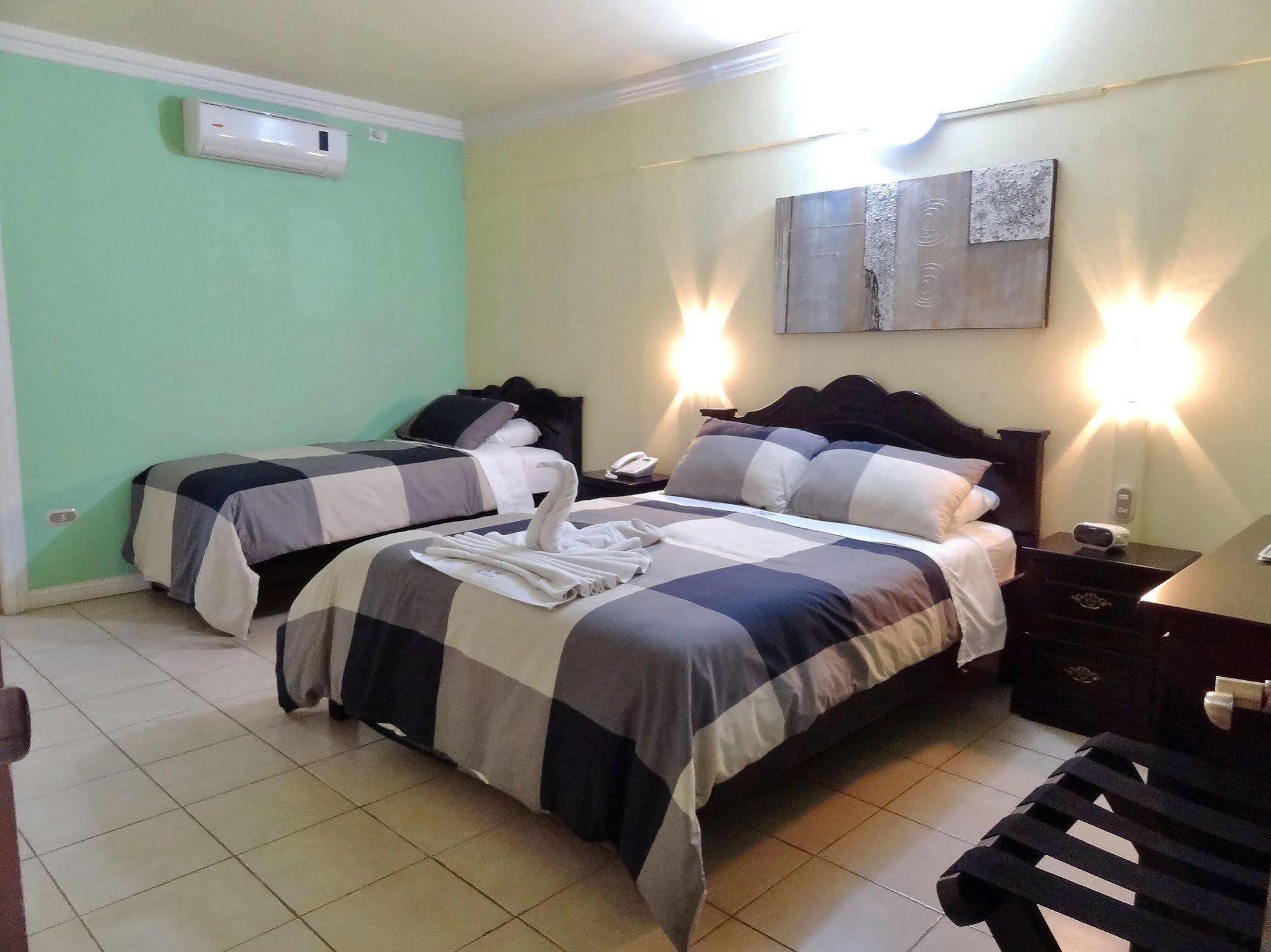 Hotel Eskalima Αλαχουέλα Εξωτερικό φωτογραφία